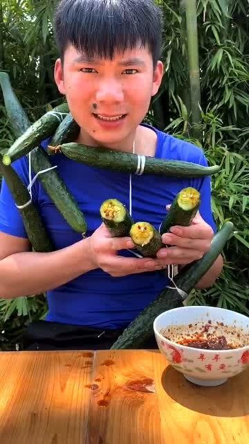 娱乐吃瓜酱精神小伙,揭秘精神小伙的潮流生活