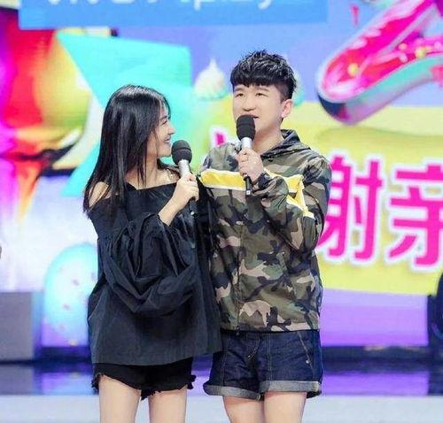 娱乐圈吃瓜男博主,吃瓜男博主带你探秘明星幕后生活